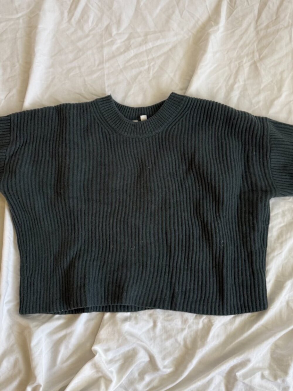 Uniqlo Green Cropped Thick Sweater - Picture 2 of 8